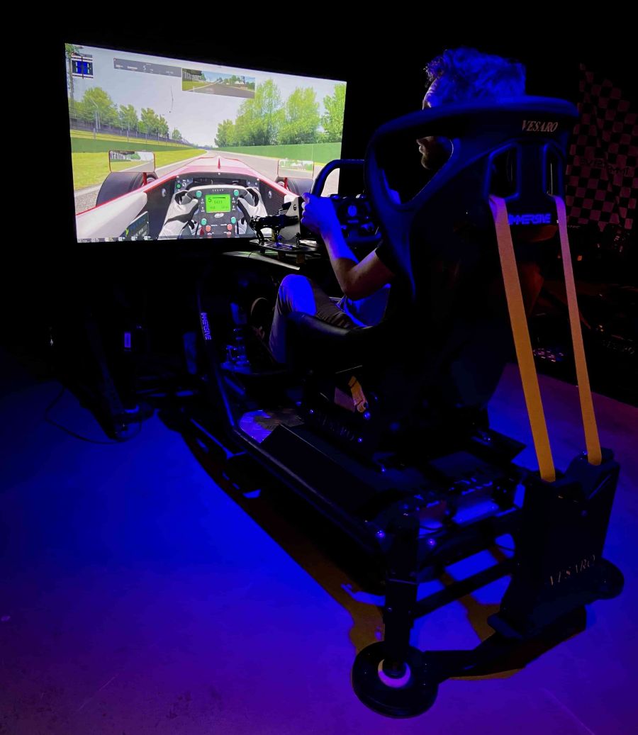 Immersive Simulator huren | Motion Sim-Race Experience